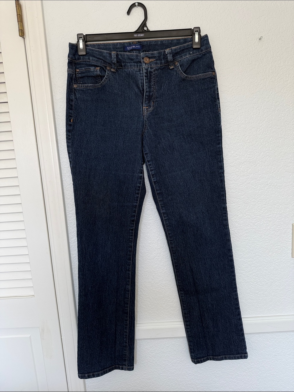 Bandolino Straight Leg Jeans in Dark Blue Wash